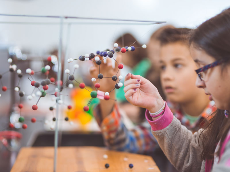 kids in science class